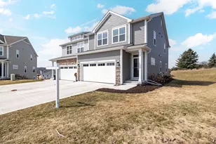 N67W25382 Breckenridge Ct, Sussex, WI 53089 - Photo 1