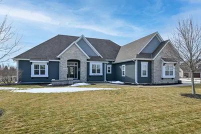 N65W15789  Fox Meadow Dr, Menomonee Falls, WI 53051 - Photo 2