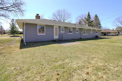 W270N390  Arrowhead Trl, Pewaukee, WI 53188 - Photo 2