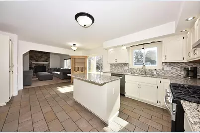 W173N5132  Mulberry Ln, Menomonee Falls, WI 53051 - Photo 10