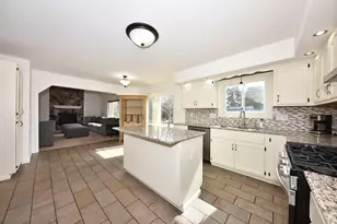 W173N5132 Mulberry Ln, Menomonee Falls, WI 53051 - Photo 10