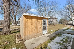 413 Sherman St, Houston, MN 55943 - Photo 32