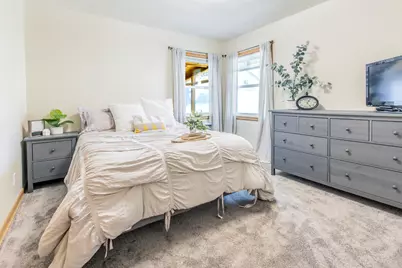 755 N 112th St, Wauwatosa, WI 53226 - Photo 8