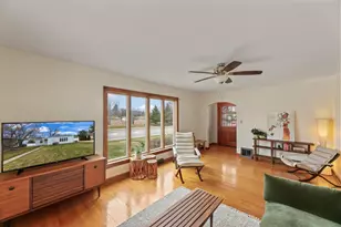 754 Summit Ave, Oconomowoc, WI 53066 - Photo 4