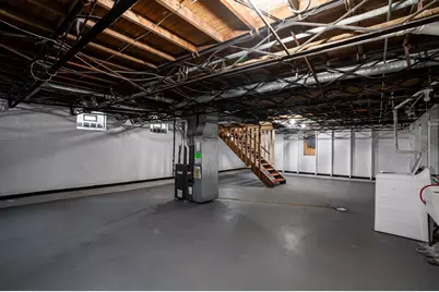 5706 W Luebbe Ln, Milwaukee, WI 53223 - Photo 28