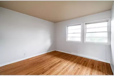 5706 W Luebbe Ln, Milwaukee, WI 53223 - Photo 24