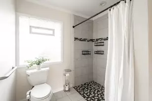 5706 W Luebbe Ln, Milwaukee, WI 53223 - Photo 20