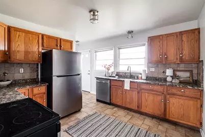 5706 W Luebbe Ln, Milwaukee, WI 53223 - Photo 8