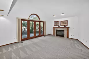 2415 Walnut Grove Ct, Brookfield, WI 53005 - Photo 4