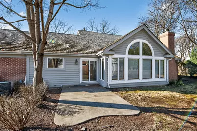 2415  Walnut Grove Ct #B, Brookfield, WI 53005 - Photo 2