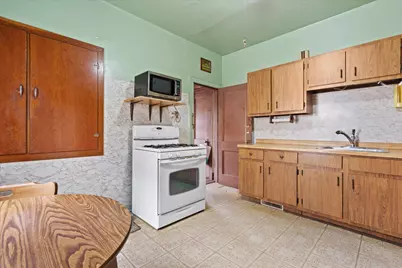 2837 S 15th St, Milwaukee, WI 53215 - Photo 8