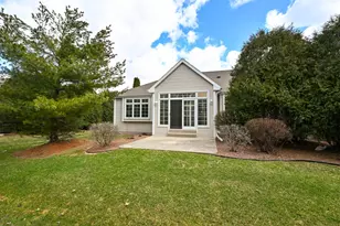 2409 Caribou Ln, Grafton, WI 53024 - Photo 16