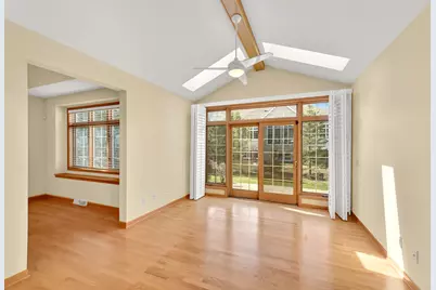 2409  Caribou Ln, Grafton, WI 53024 - Photo 4