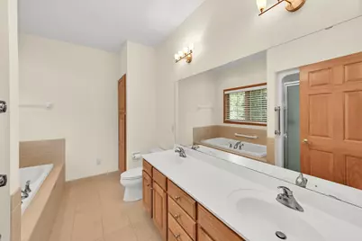2409  Caribou Ln, Grafton, WI 53024 - Photo 10
