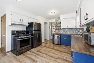 3845 N 100th St, Wauwatosa, WI 53222 - Photo 12