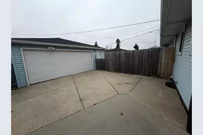 2727  Rosalind Ave, Racine, WI 53403 - Photo 4