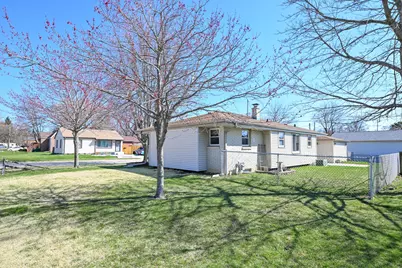 2417  Dombrowski Blvd, Racine, WI 53405 - Photo 24