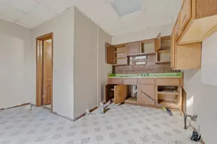 2132 S 23rd St, Milwaukee, WI 53215 - Photo 12