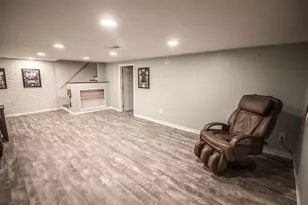 4915 W Colonial Ct, Greenfield, WI 53220 - Photo 24