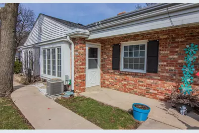 4915 W Colonial Ct, Greenfield, WI 53220 - Photo 1