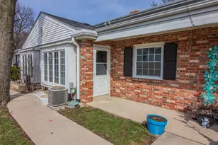 4915 W Colonial Ct, Greenfield, WI 53220 - Photo 1