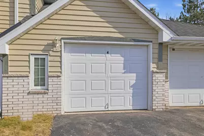 W240N2500 E Parkway Meadow Cir #4, Pewaukee, WI 53072 - Photo 24