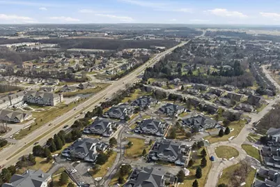 W240N2500 E Parkway Meadow Cir #4, Pewaukee, WI 53072 - Photo 28