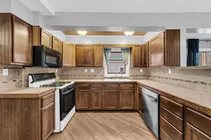 8660 Buena Dr, Burlington, WI 53105 - Photo 14