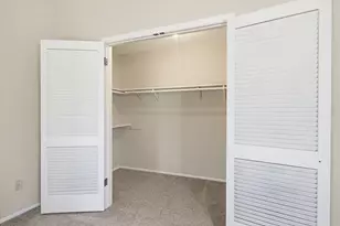 5270 Somerset Ln, Greenfield, WI 53221 - Photo 22