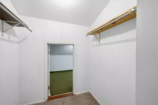 5270 Somerset Ln, Greenfield, WI 53221 - Photo 18