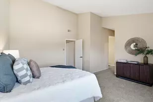 5270 Somerset Ln, Greenfield, WI 53221 - Photo 16