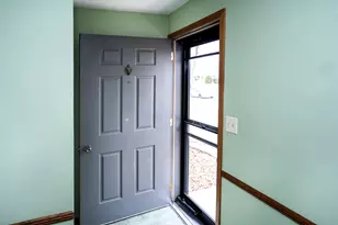 2629 S 94th St, West Allis, WI 53227 - Photo 8