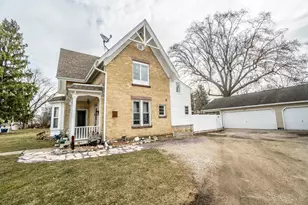 308 Kettle Moraine Dr, Slinger, WI 53086 - Photo 2