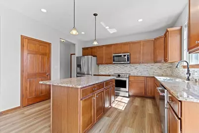 1711  Cloverview St, West Bend, WI 53095 - Photo 8