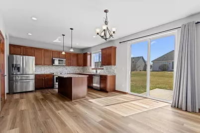 1711  Cloverview St, West Bend, WI 53095 - Photo 6