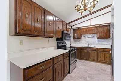 330  Kennedy St, Valders, WI 54245 - Photo 6