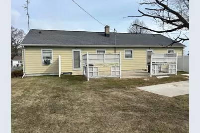 2221  Mayflower Ave, Sheboygan, WI 53083 - Photo 2