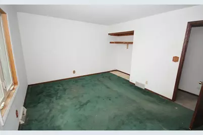 8645 S Riverton Rd, Oak Creek, WI 53154 - Photo 8