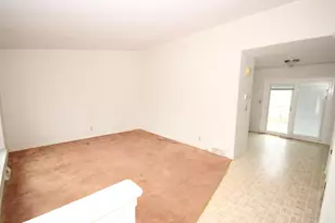 8645 S Riverton Rd, Oak Creek, WI 53154 - Photo 2