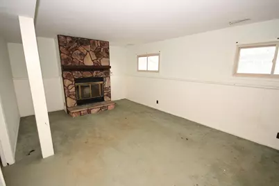 8645 S Riverton Rd, Oak Creek, WI 53154 - Photo 14