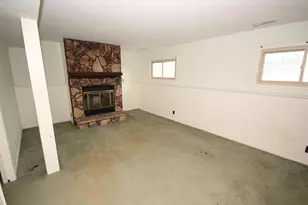 8645 S Riverton Rd, Oak Creek, WI 53154 - Photo 14