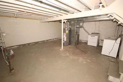 8645 S Riverton Rd, Oak Creek, WI 53154 - Photo 16