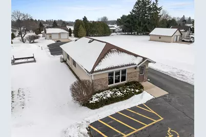 1925 N Rapids Rd, Manitowoc, WI 54220 - Photo 2