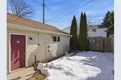 519  Riverview Dr, Manitowoc, WI 54220 - Photo 6
