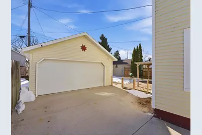 519  Riverview Dr, Manitowoc, WI 54220 - Photo 4