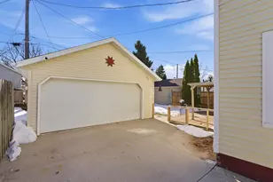 519 Riverview Dr, Manitowoc, WI 54220 - Photo 4