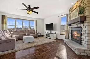 W222S3988 Timm Dr, Waukesha, WI 53189 - Photo 6