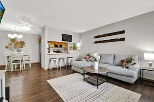 6940 S Rolling Meadows Ct, Oak Creek, WI 53154 - Photo 6