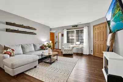 6940 S Rolling Meadows Ct, Oak Creek, WI 53154 - Photo 4