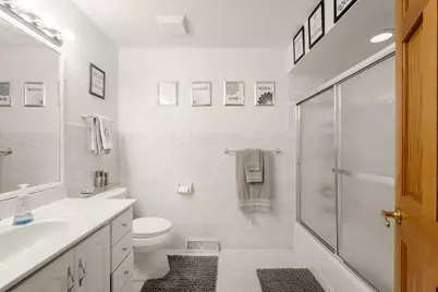 8125 S 58th St, Franklin, WI 53132 - Photo 10